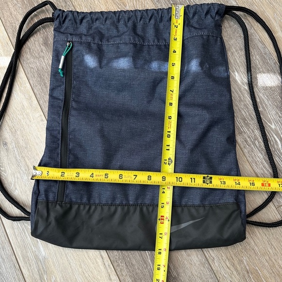 🛍️ Unisex Nike bag/ backpack 18” HX14” W excellent condition - Picture 7 of 10